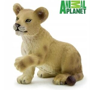 ANIMAL PLANET lew młody siedzący 387012 5cm